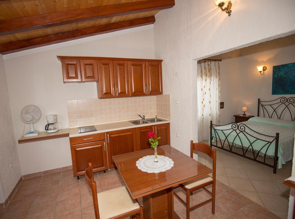 Apartment La Roza Funtana Esterno foto